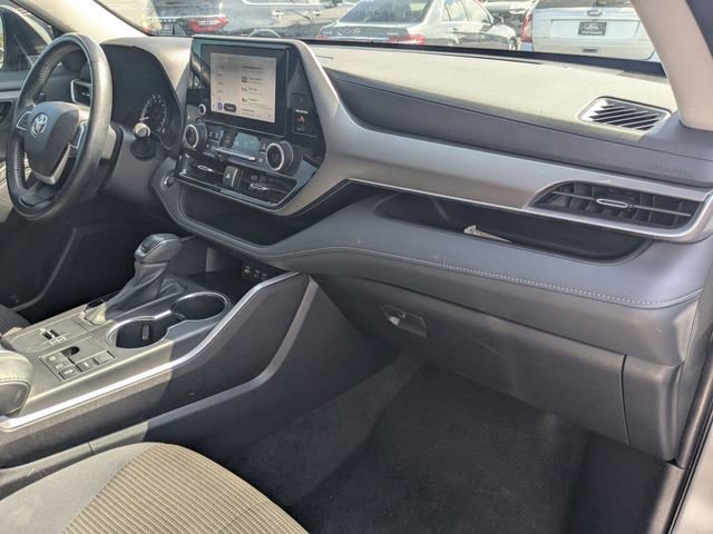Used 2023 Toyota Highlander LE image 27