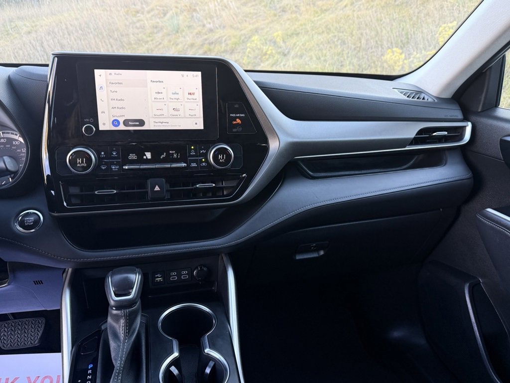 Used 2023 Toyota Highlander LE image 16