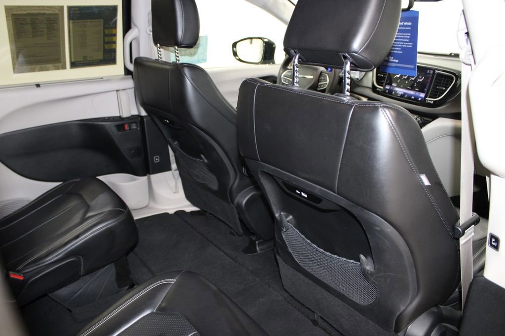 Used 2024 Chrysler Pacifica Touring-L image 35
