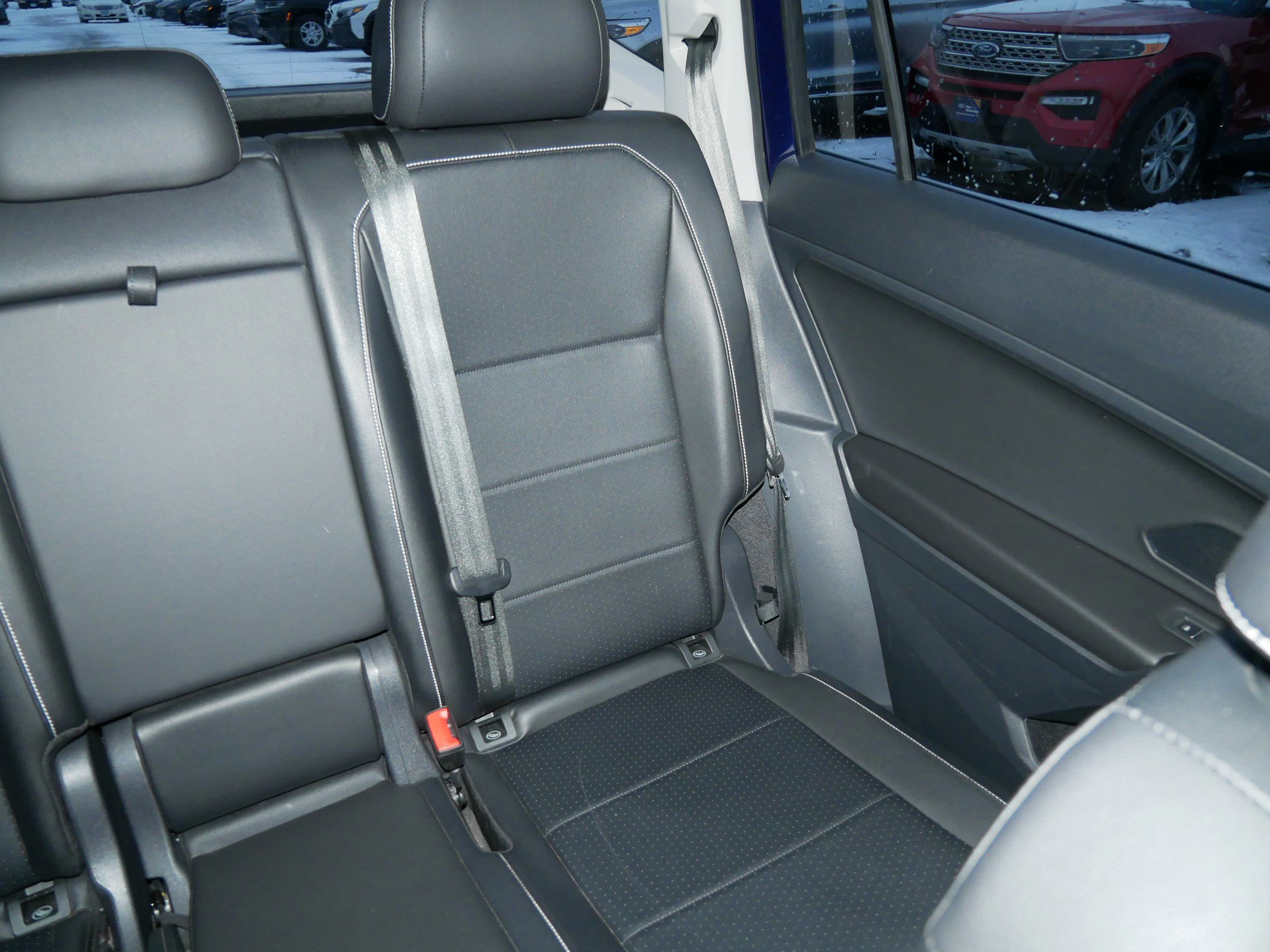 Used 2021 Volkswagen Tiguan SE w/ Panoramic Sunroof Package image 14