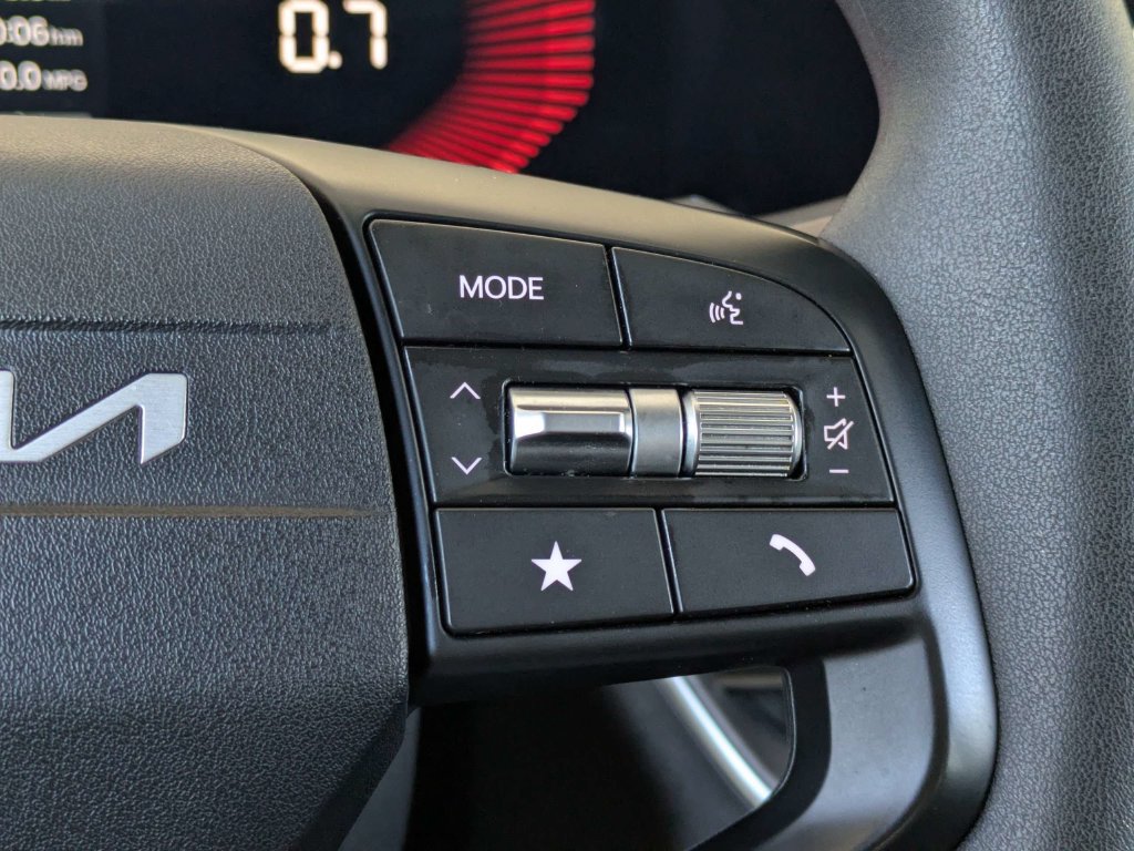 Used 2025 Kia K4 FWD image 24
