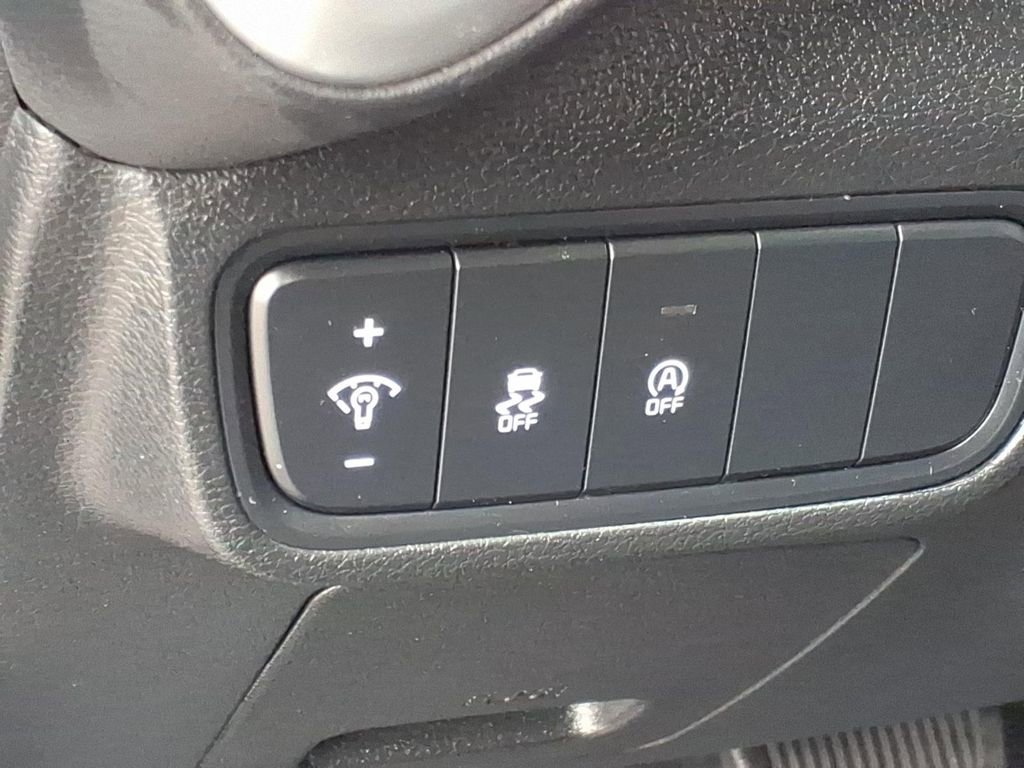 Used 2025 Kia Soul LX w/ LX Technology Package FWD image 15
