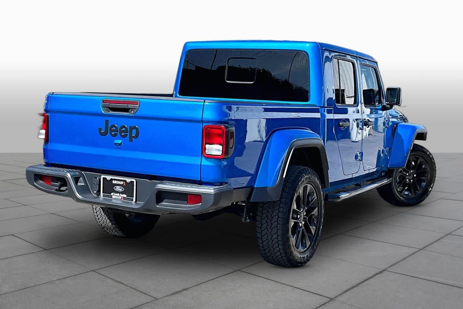 Used 2025 Jeep Gladiator Sport AWD/4WD image 13