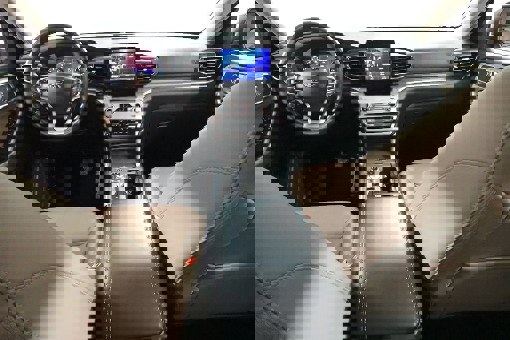 Certified 2023 Ford Explorer XLT w/ Equipment Group 202A image 11