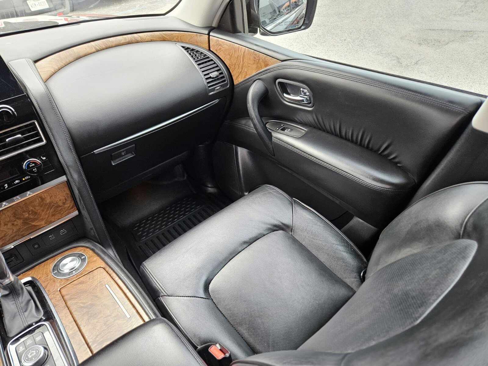 Used 2022 Nissan Armada SL w/ Captain's Chairs Package image 16