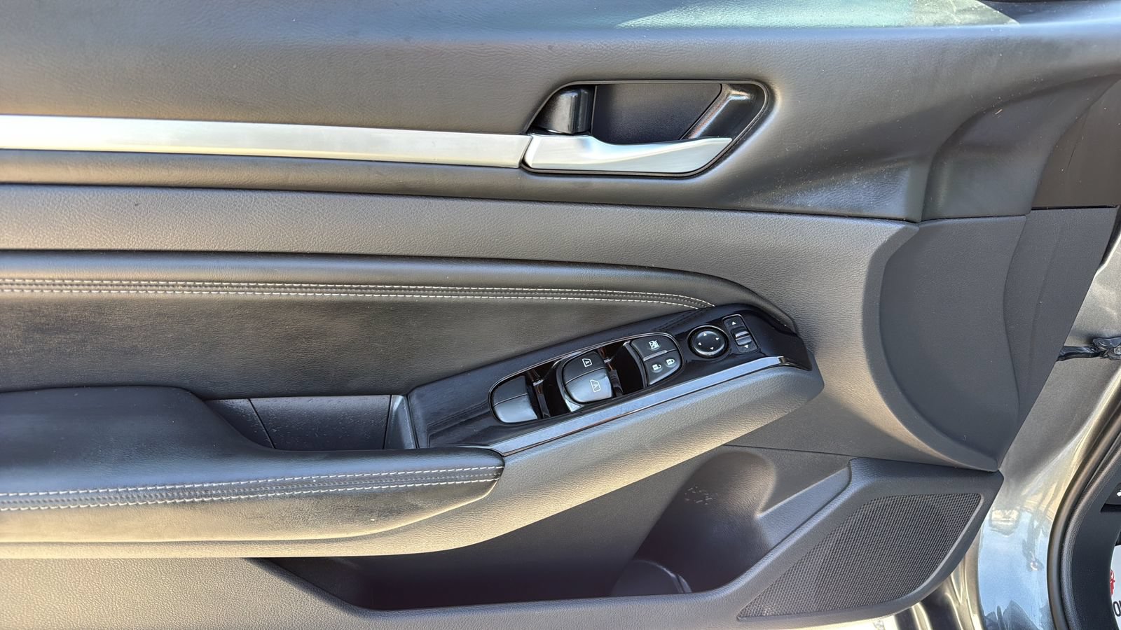 Used 2022 Nissan Altima 2.5 SL FWD image 9
