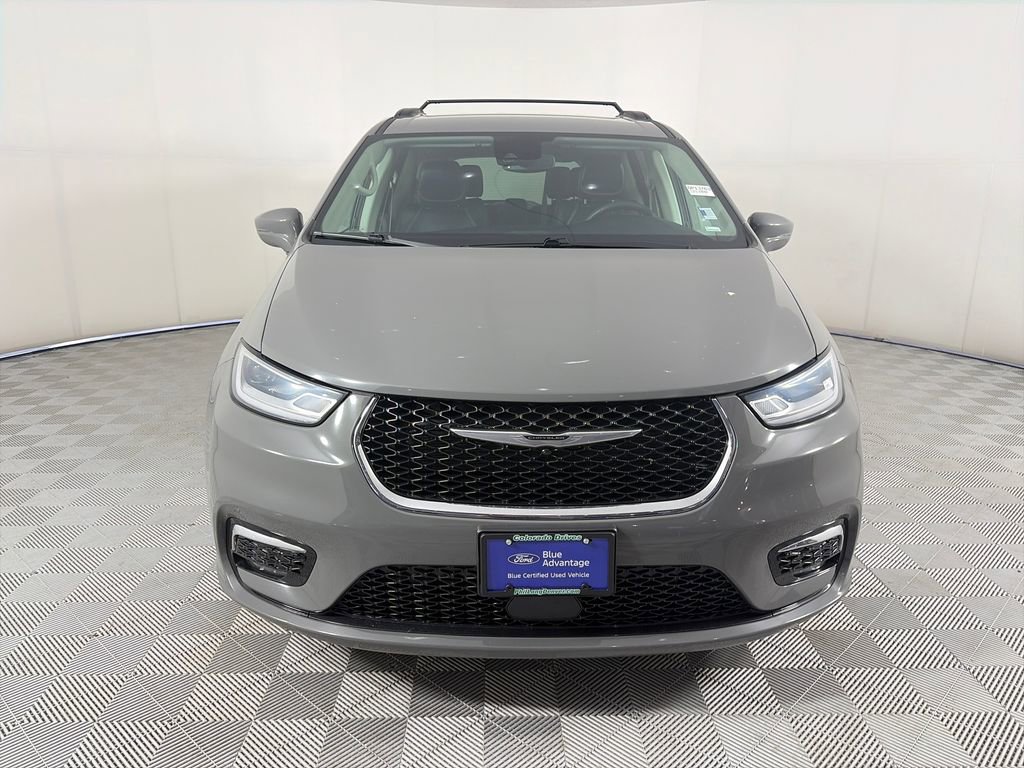Used 2022 Chrysler Pacifica Touring-L FWD image 2