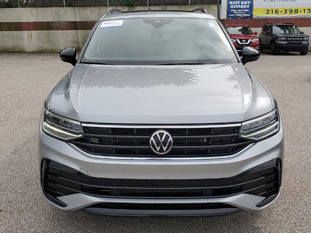 Used 2023 Volkswagen Tiguan SE R-Line AWD/4WD image 2