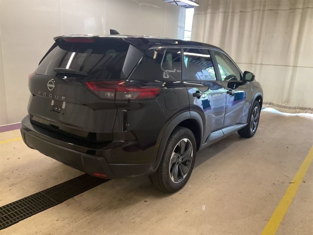 Used 2025 Nissan Rogue SV FWD image 2