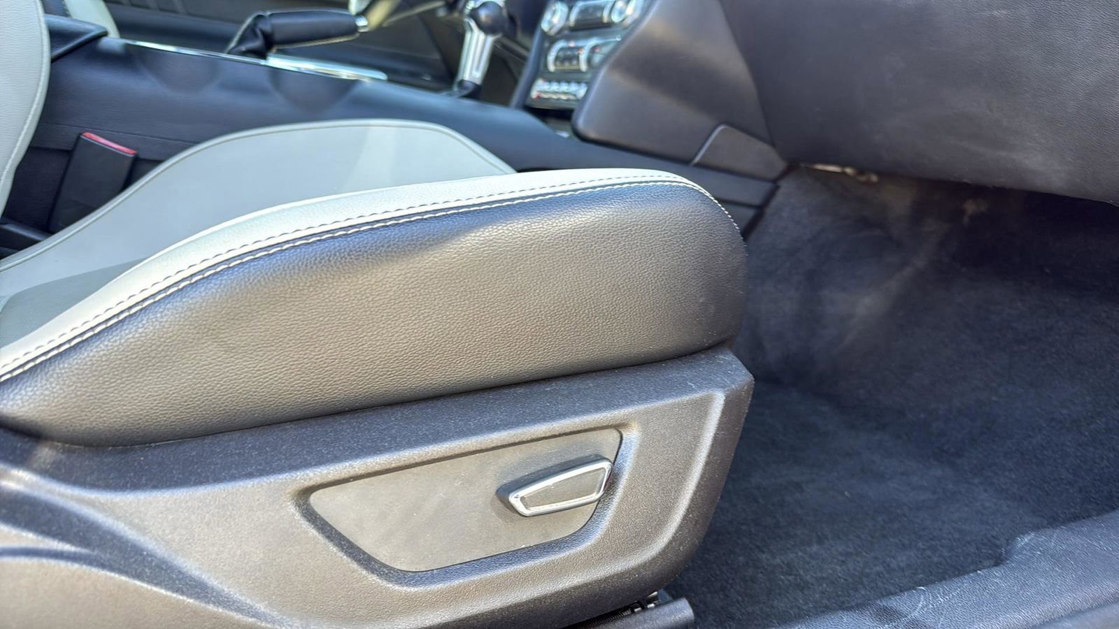 Certified 2017 Ford Mustang Premium w/ Pony Package image 25