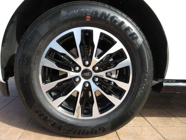 Certified 2025 Ford Expedition Max Platinum image 9