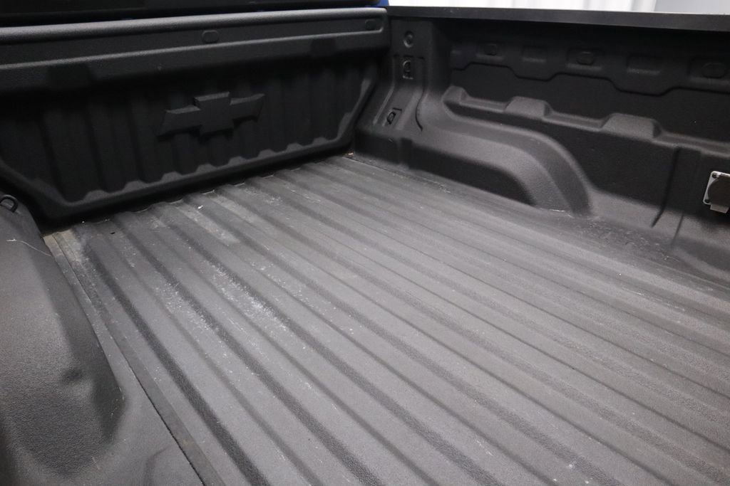 Used 2024 Chevrolet Colorado LT w/ LT Convenience Package III RWD image 12