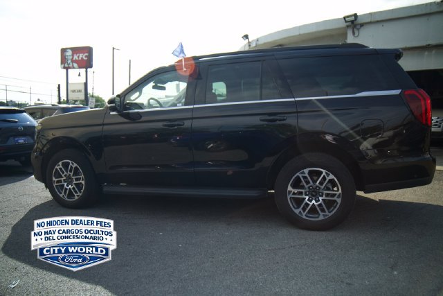 Certified 2025 Ford Expedition Active AWD/4WD image 5