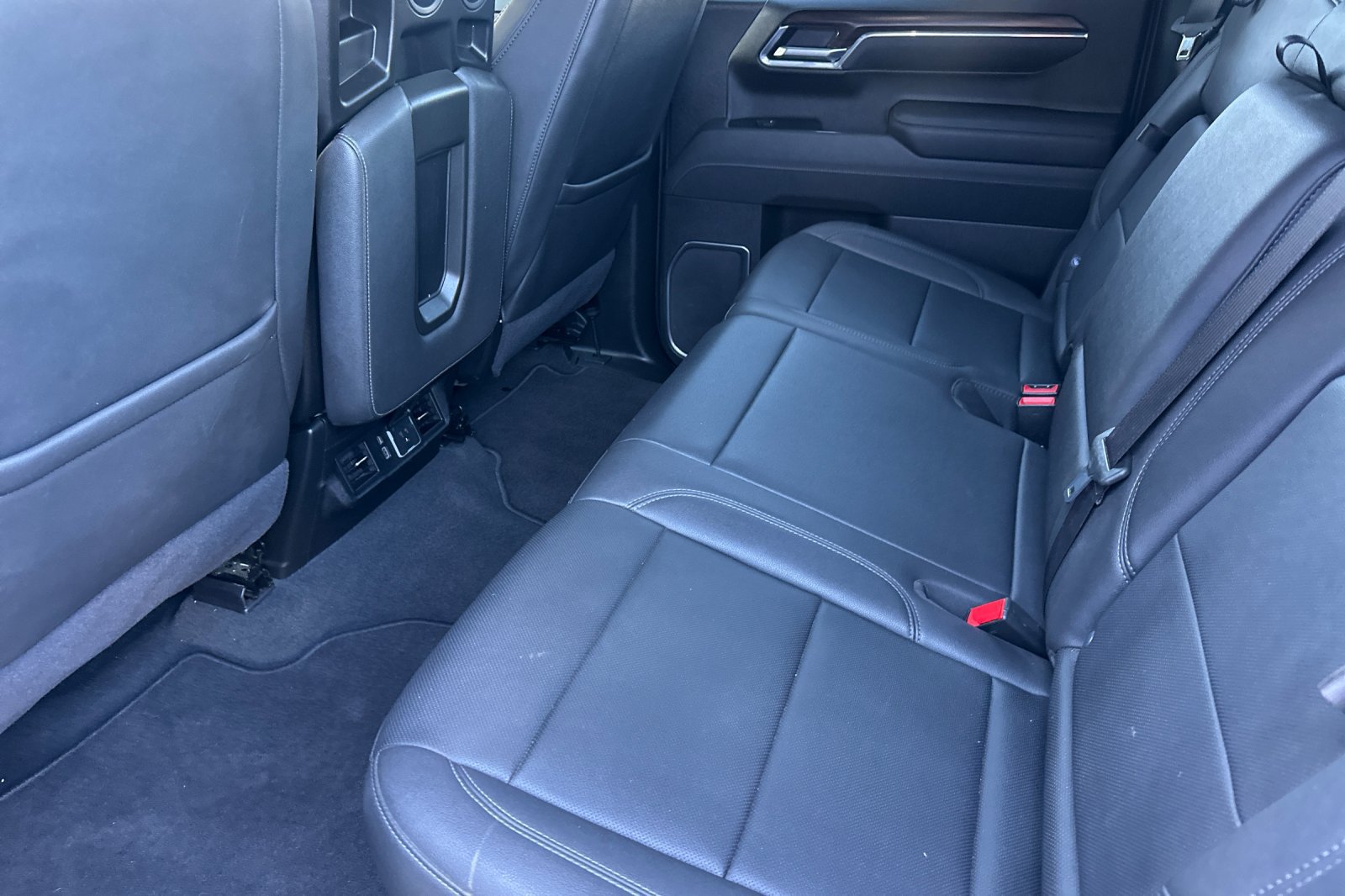 Used 2025 GMC Sierra 1500 SLT AWD/4WD image 11