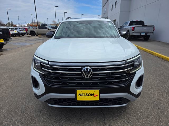 Used 2025 Volkswagen Atlas Peak Edition SE AWD/4WD image 4