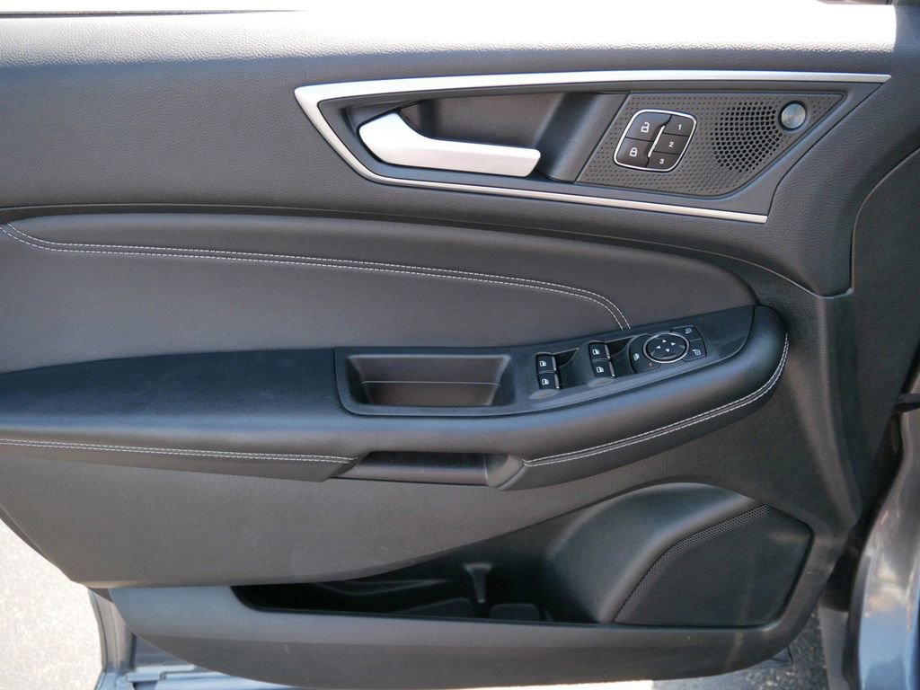 Certified 2024 Ford Edge Titanium image 9