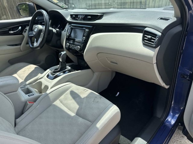 Used 2022 Nissan Rogue Sport SV w/ Technology Package FWD image 14