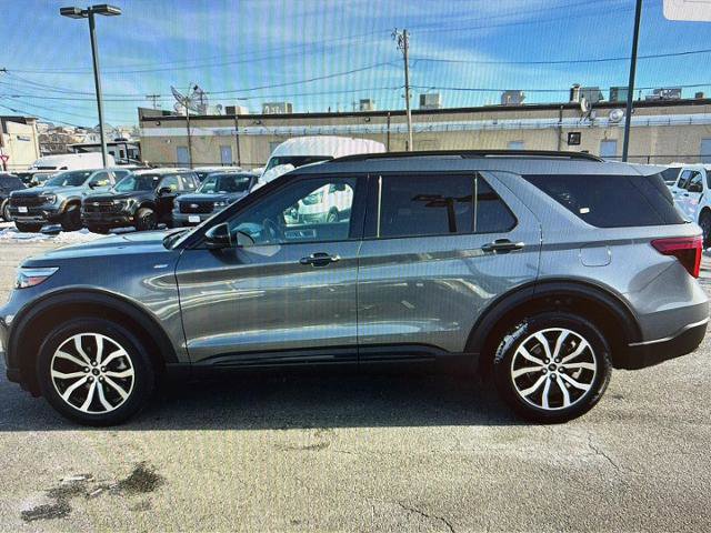 Certified 2023 Ford Explorer ST-Line image 2