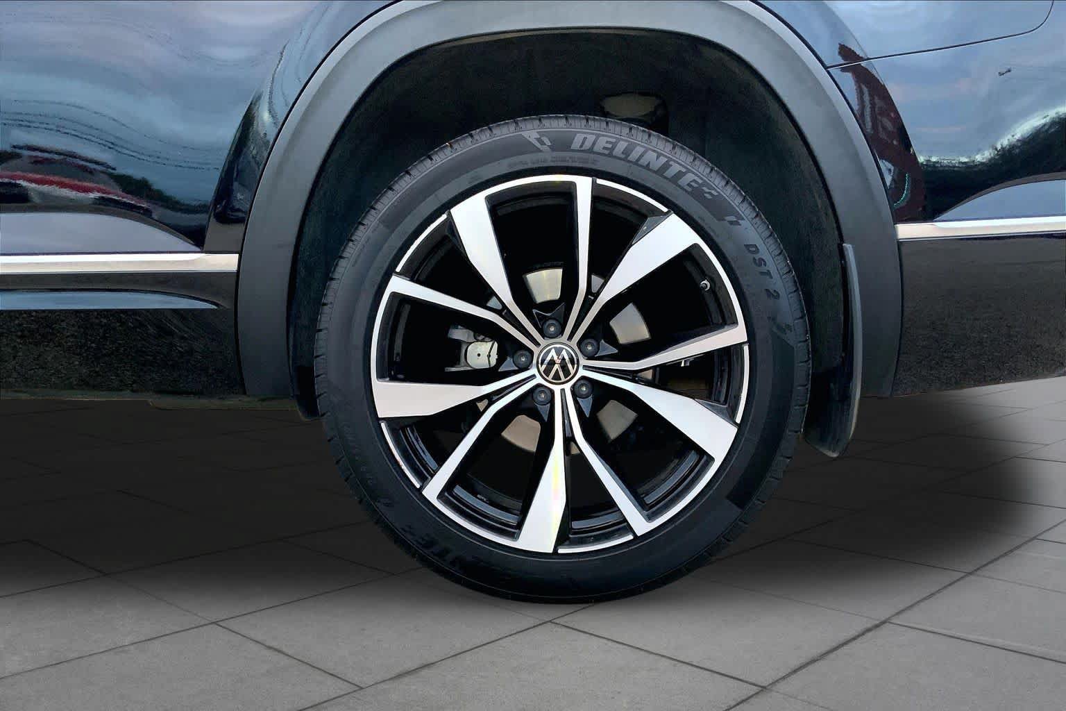 Used 2024 Volkswagen Atlas SEL Premium R-Line AWD/4WD image 10