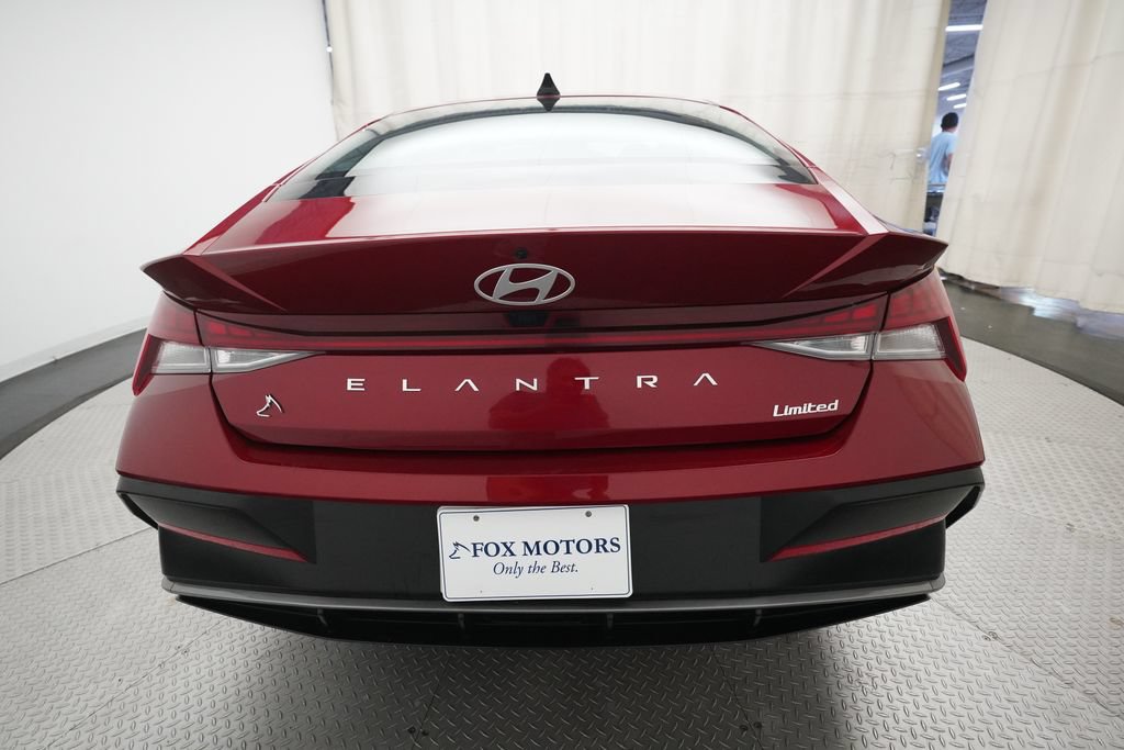 Used 2025 Hyundai Elantra Limited FWD image 25