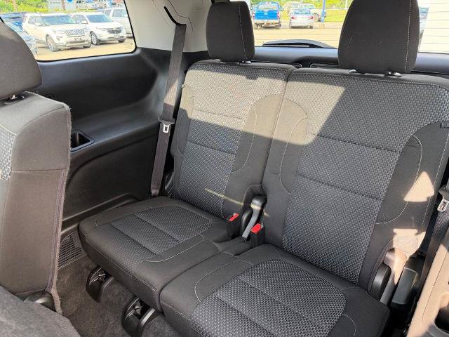 Used 2021 GMC Acadia SLE w/ Driver Convenience Package FWD image 14