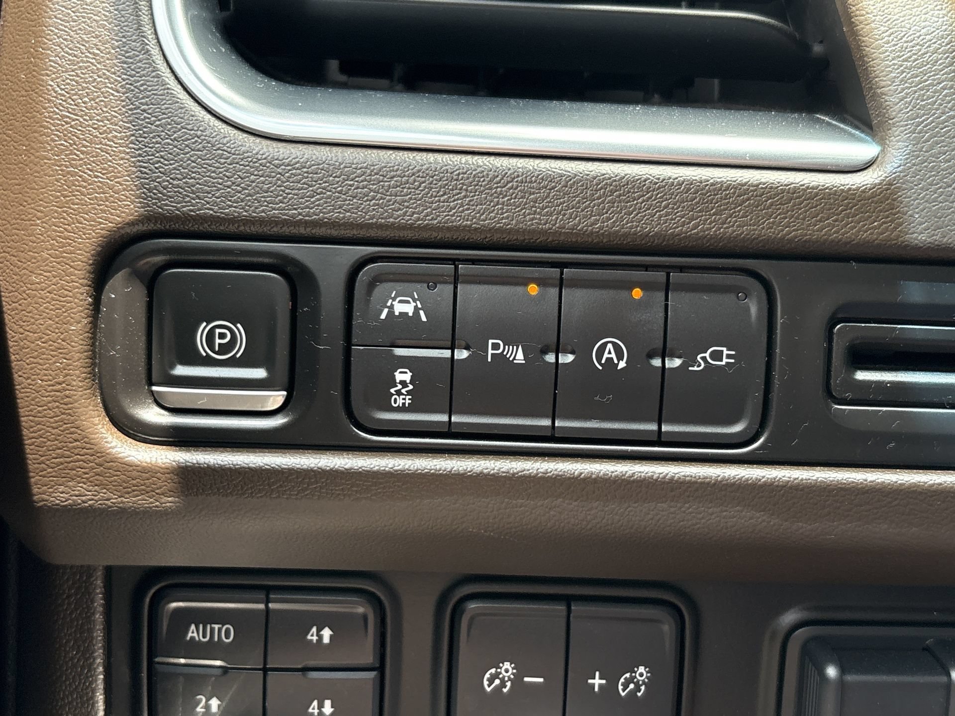 Used 2021 GMC Yukon SLT w/ SLT Luxury Package AWD/4WD image 12