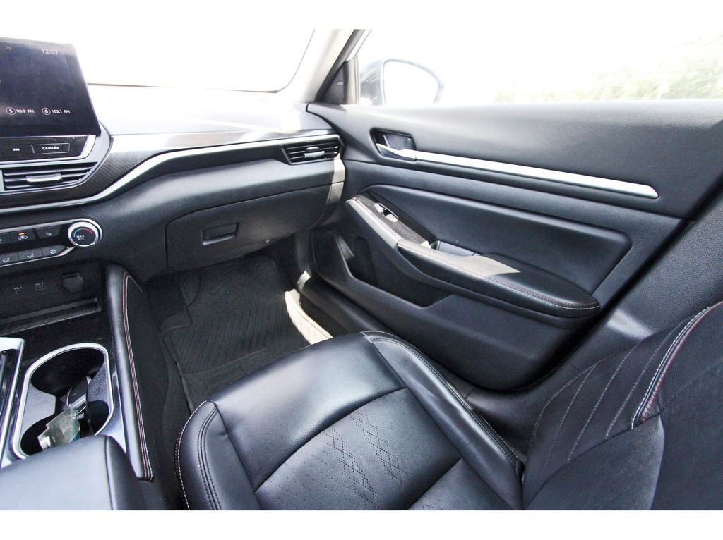 Used 2024 Nissan Altima 2.5 SR w/ SR Premium Package FWD image 12