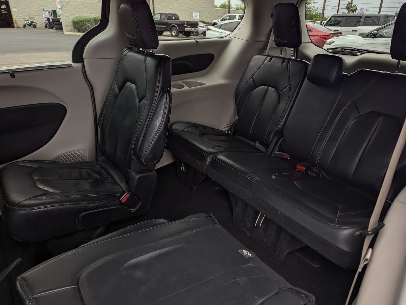 Used 2022 Chrysler Pacifica Touring-L FWD image 8