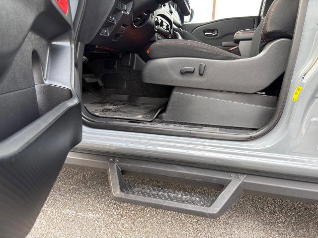 Used 2023 Nissan Frontier PRO-4X w/ Pro Convenience Package image 7
