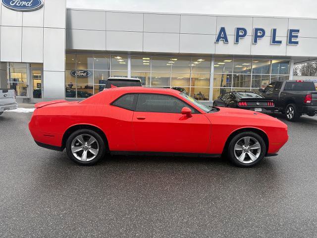 Used 2019 Dodge Challenger SXT w/ Driver Convenience Group image 7