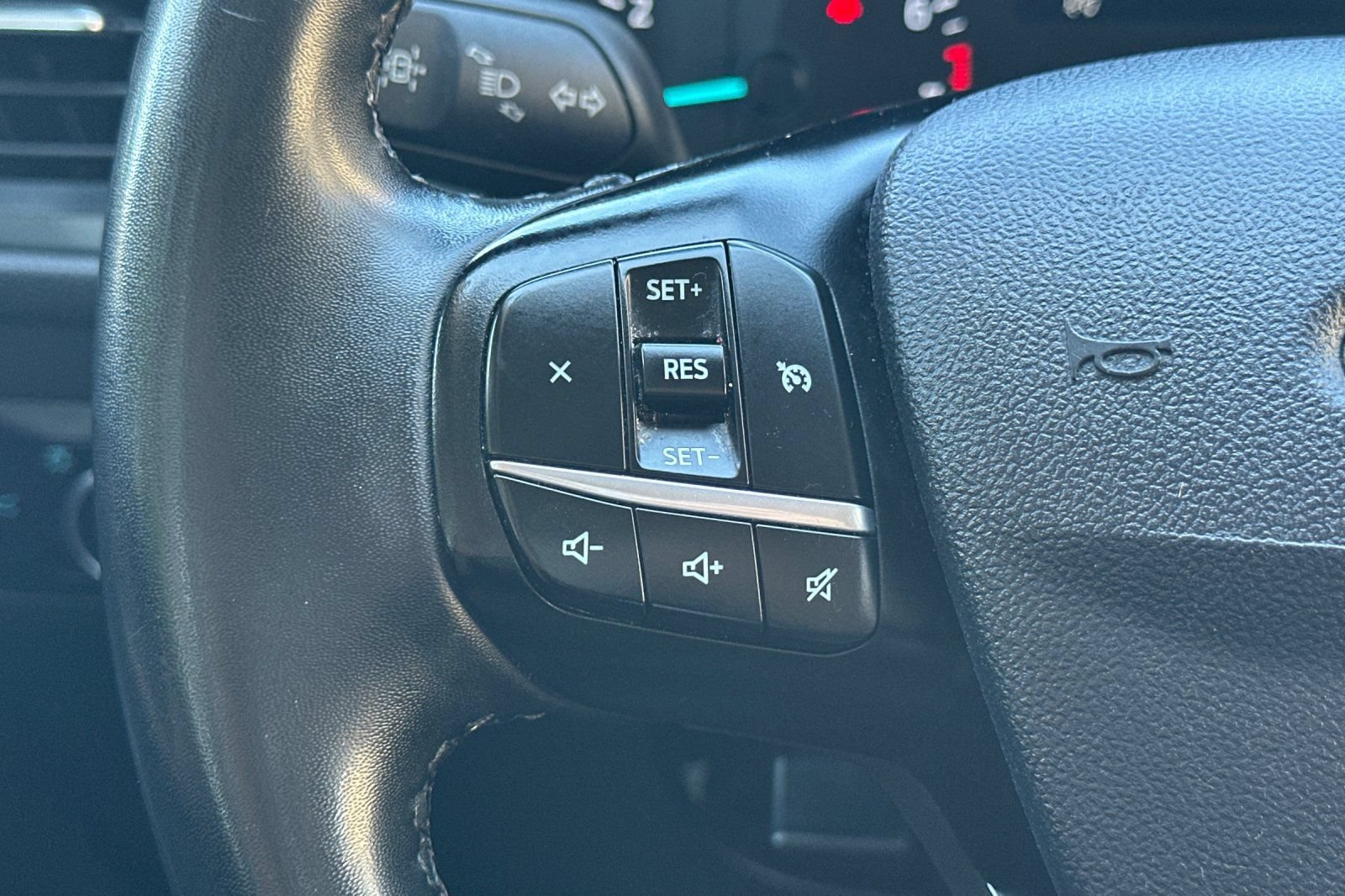 Certified 2022 Ford Escape SE w/ SE Sport Appearance Package FWD image 36