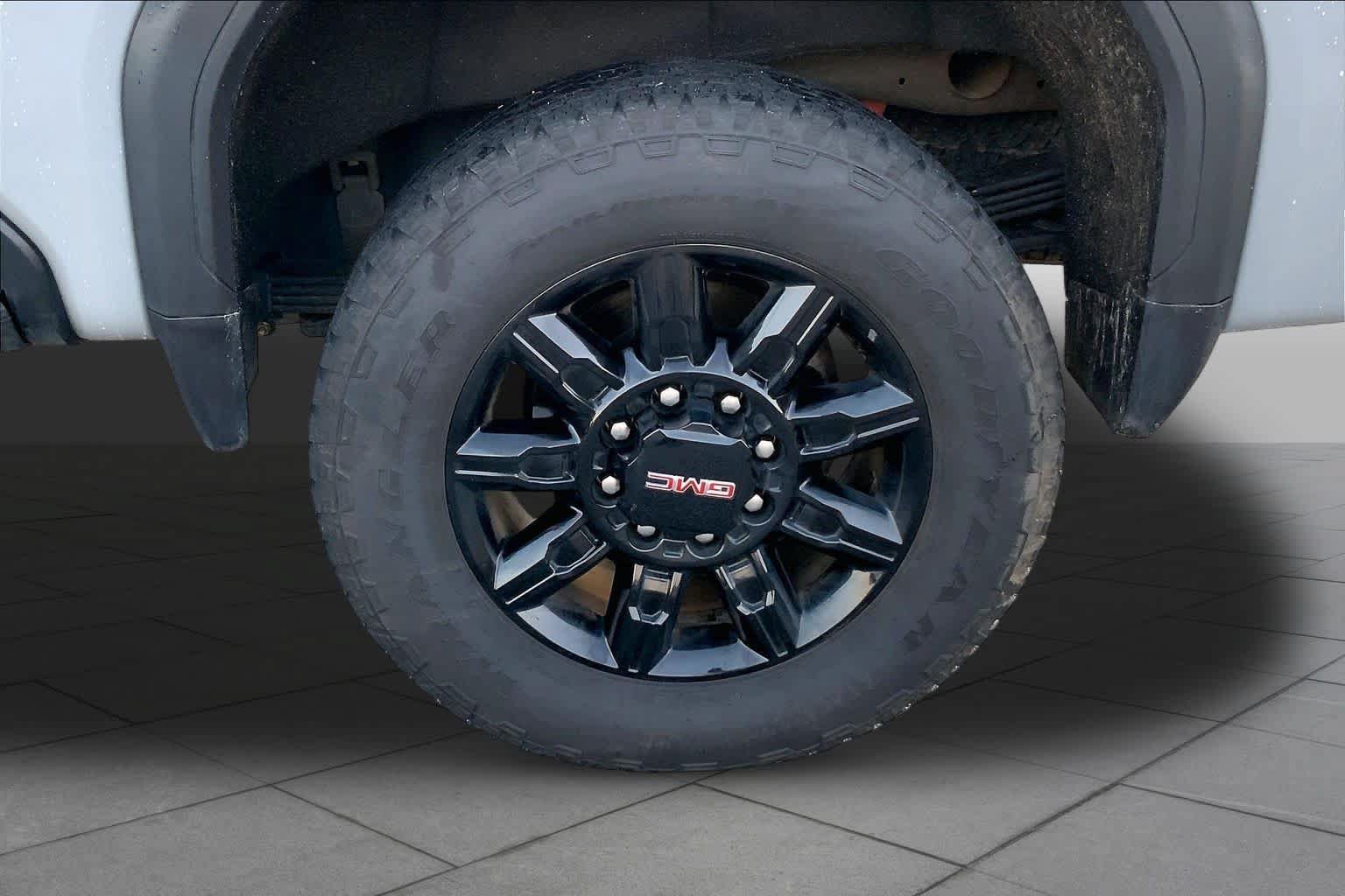 Used 2024 GMC Sierra 2500 AT4 w/ AT4 Premium Plus Package AWD/4WD image 10