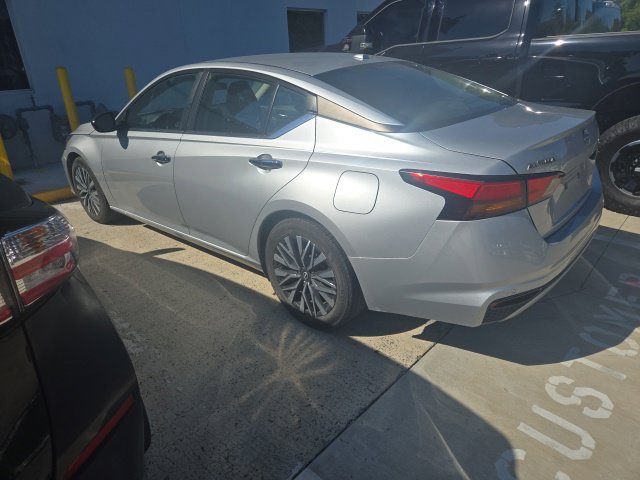 Used 2024 Nissan Altima 2.5 SV FWD image 9