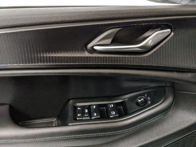 Used 2025 Jeep Grand Cherokee Laredo X image 16