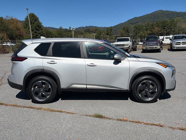 Used 2025 Nissan Rogue SV AWD/4WD image 2
