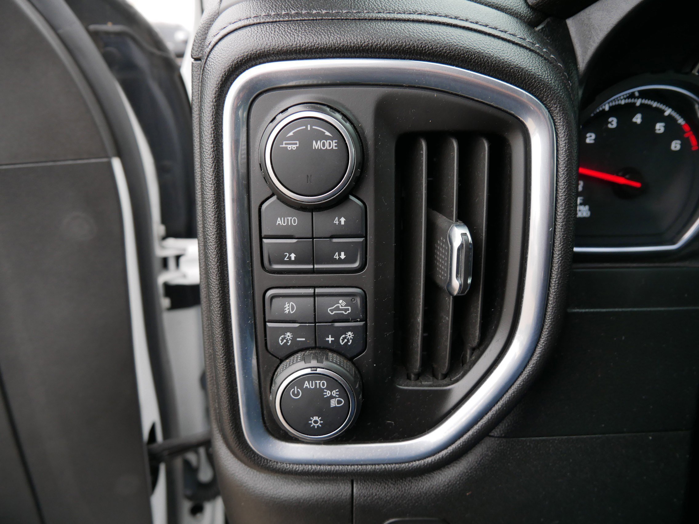 Used 2021 Chevrolet Silverado 1500 RST image 25