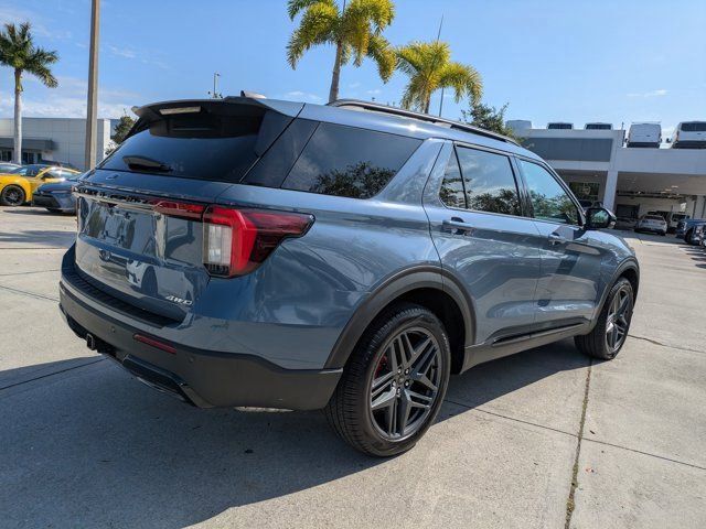 Certified 2025 Ford Explorer ST-Line w/ Premium Package image 4