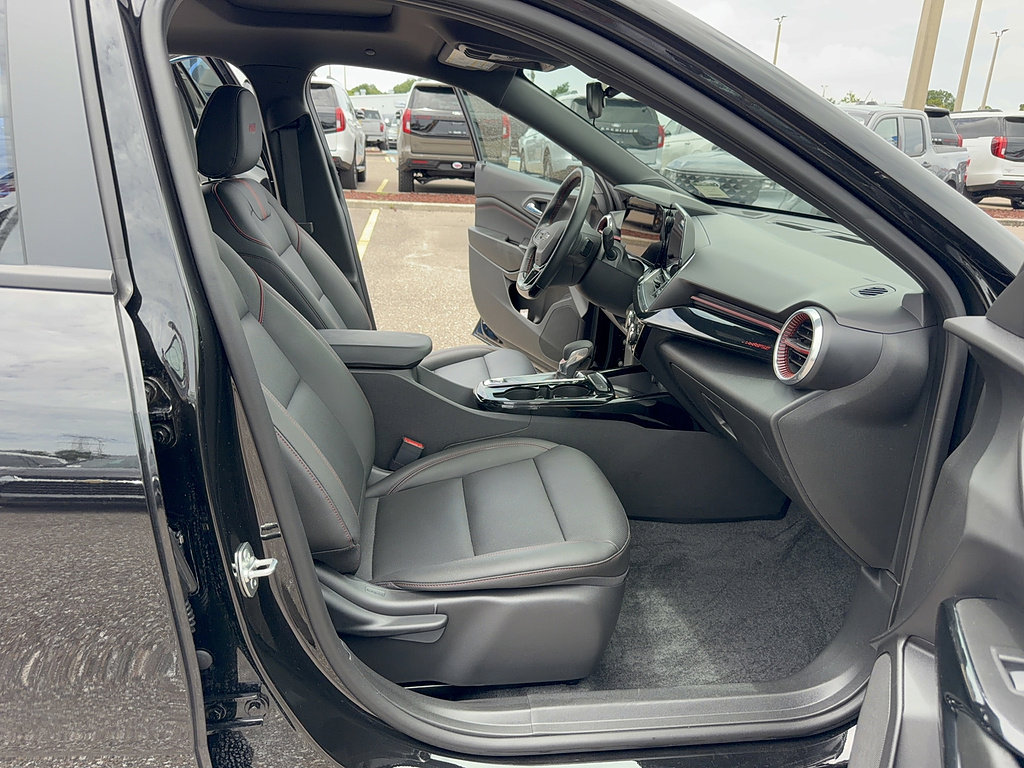 Used 2025 Chevrolet Trax RS w/ Sunroof Package FWD image 14