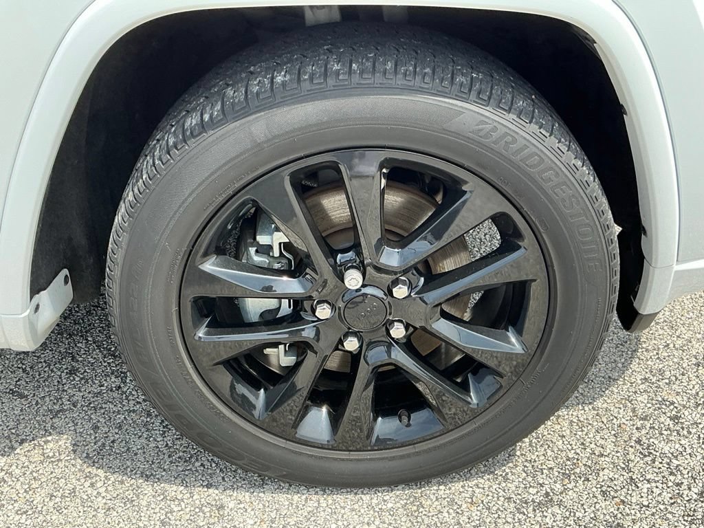 Used 2022 Jeep Grand Cherokee Laredo X RWD image 16