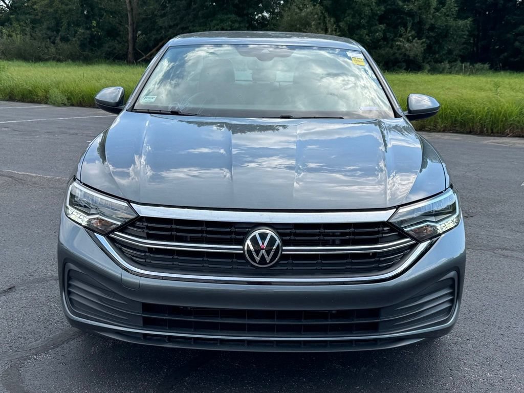 Used 2022 Volkswagen Jetta SE FWD image 2