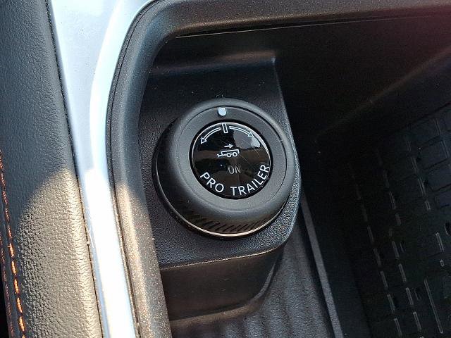 Certified 2025 Ford Expedition Active image 25