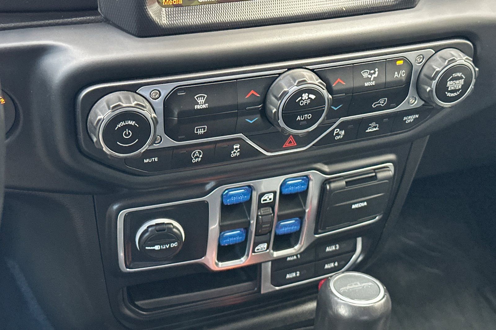 Used 2020 Jeep Gladiator Overland AWD/4WD image 19