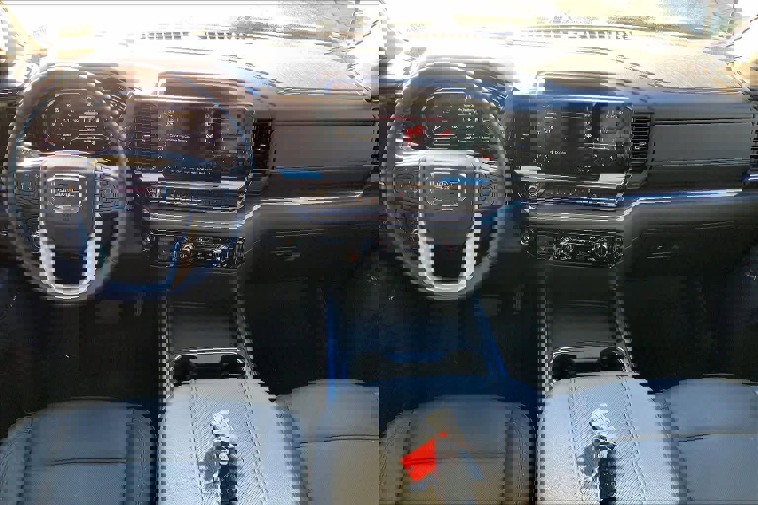 Used 2024 GMC Sierra 2500 SLT w/ SLT Premium Package image 16