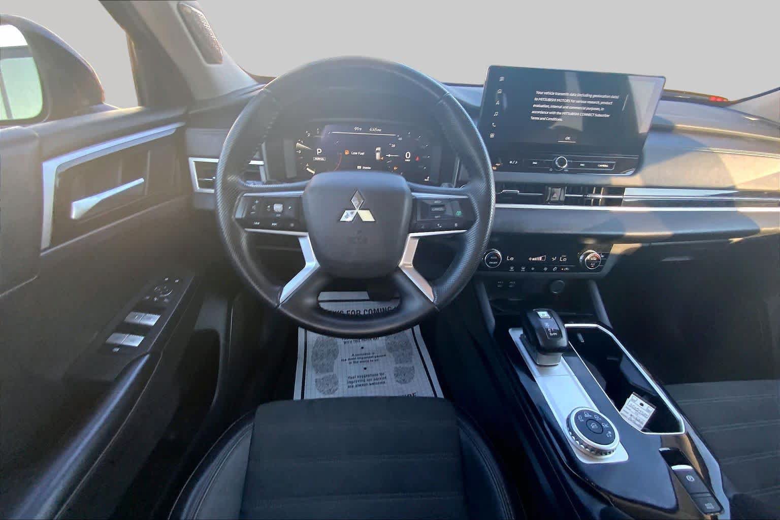 Used 2025 Mitsubishi Outlander SE FWD image 6