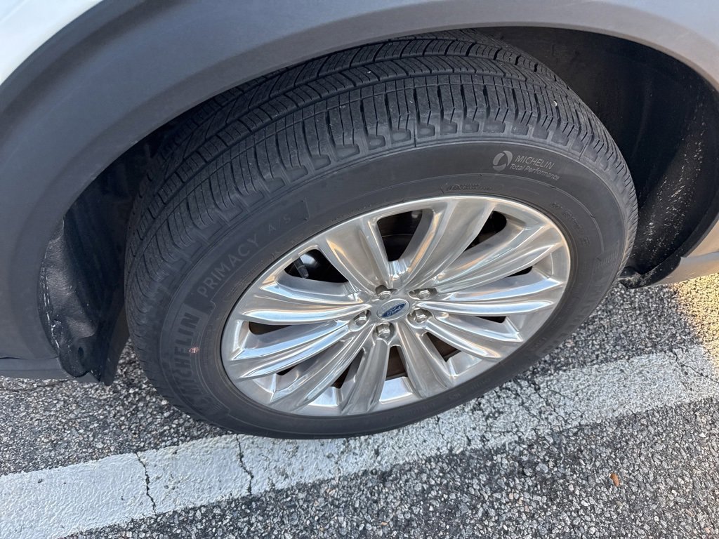 Certified 2022 Ford Explorer Limited w/ Equipment Group 301A image 5