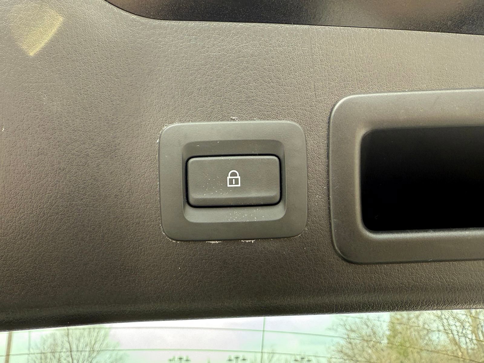 Used 2022 MAZDA MAZDA3 s image 10