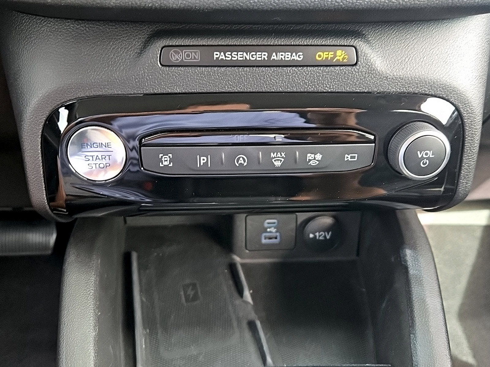 Certified 2023 Ford Escape Platinum w/ Premium Technology Package AWD/4WD image 19