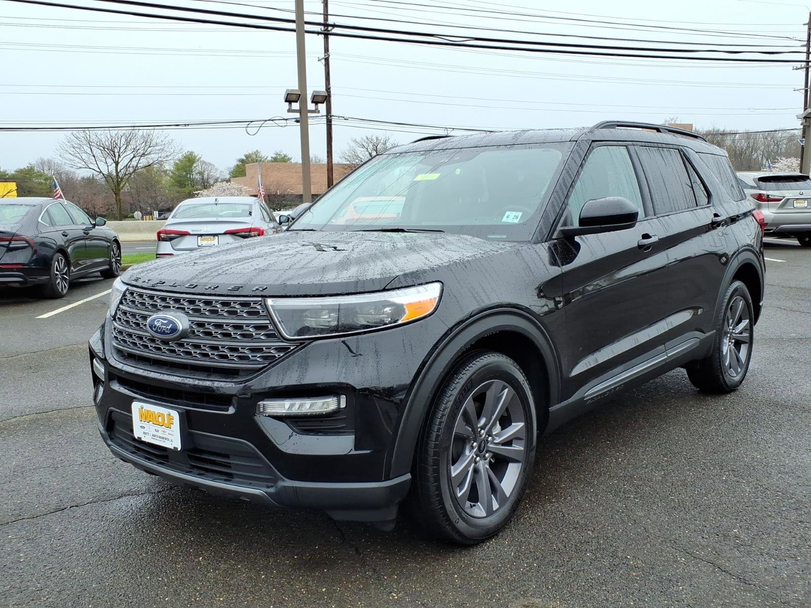 Certified 2023 Ford Explorer XLT w/ Equipment Group 202A image 3