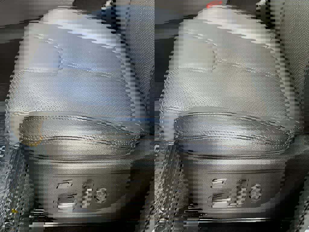 Used 2020 Hyundai Santa Fe Limited image 32