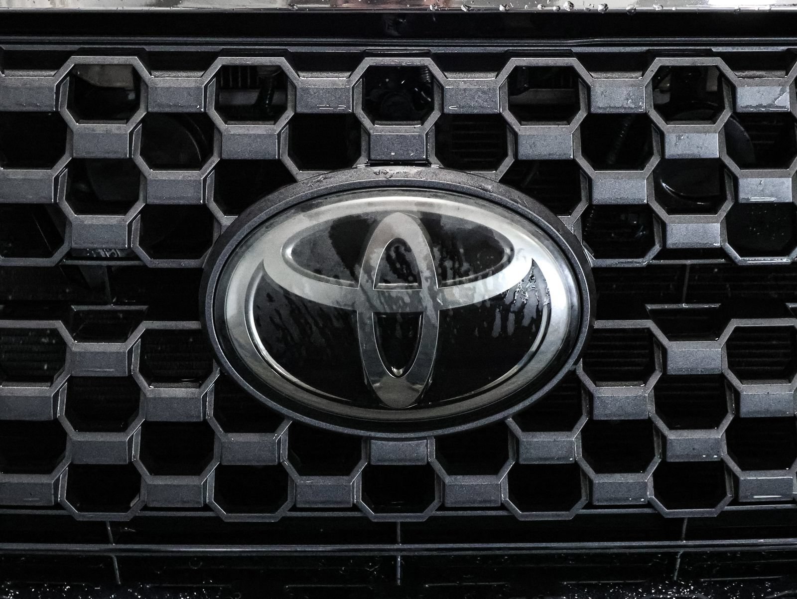 Used 2020 Toyota Tundra SR5 w/ SR5 Leather Package RWD image 13